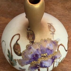 Elegant Floral Ceramic Saki carafe